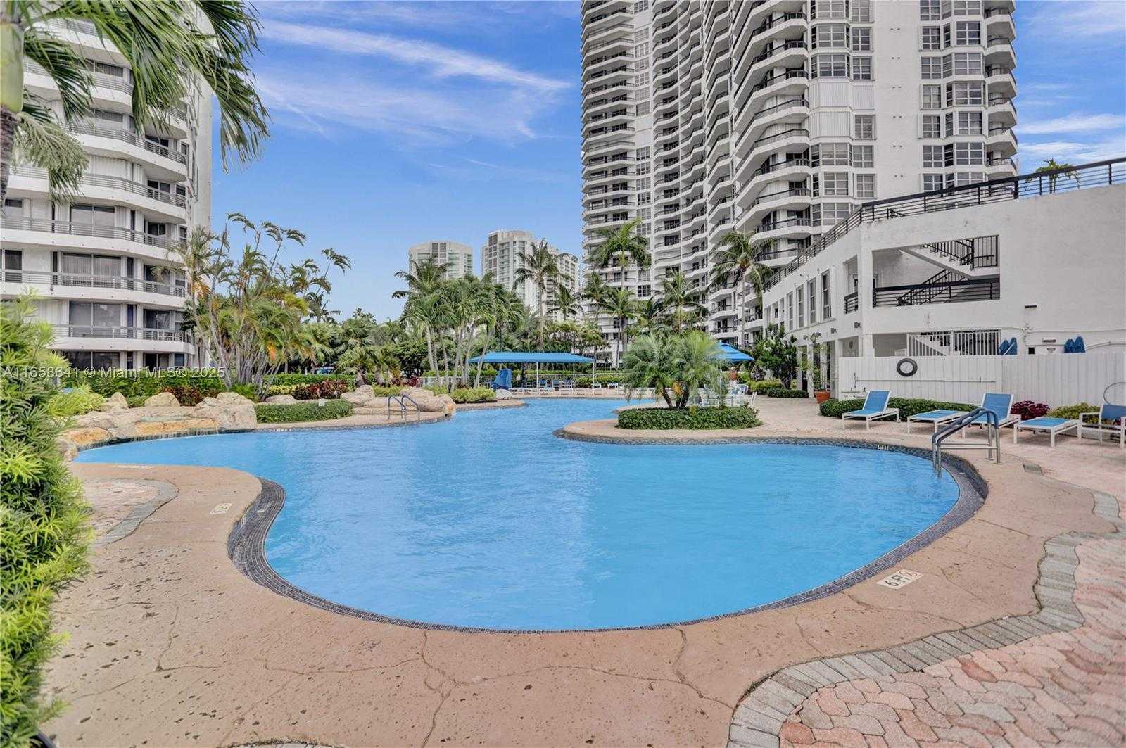 Small Image of 19101 MYSTIC POINTE DR #LPH9, Aventura Number 41