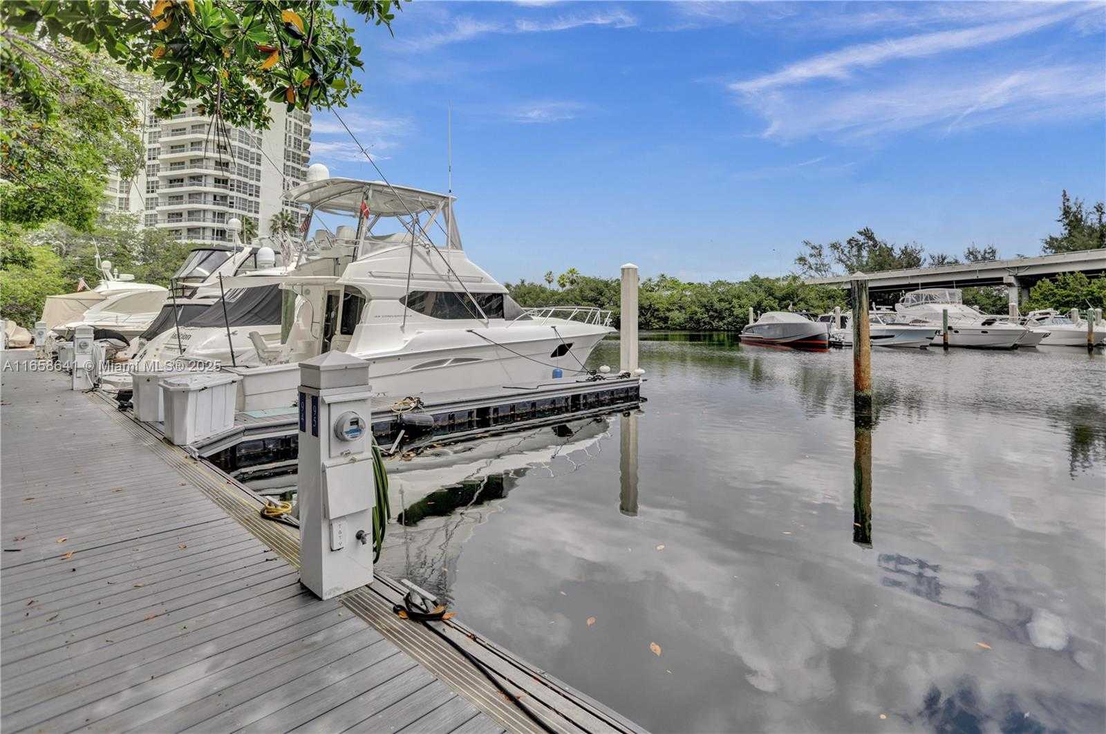 Small Image of 19101 MYSTIC POINTE DR #LPH9, Aventura Number 53