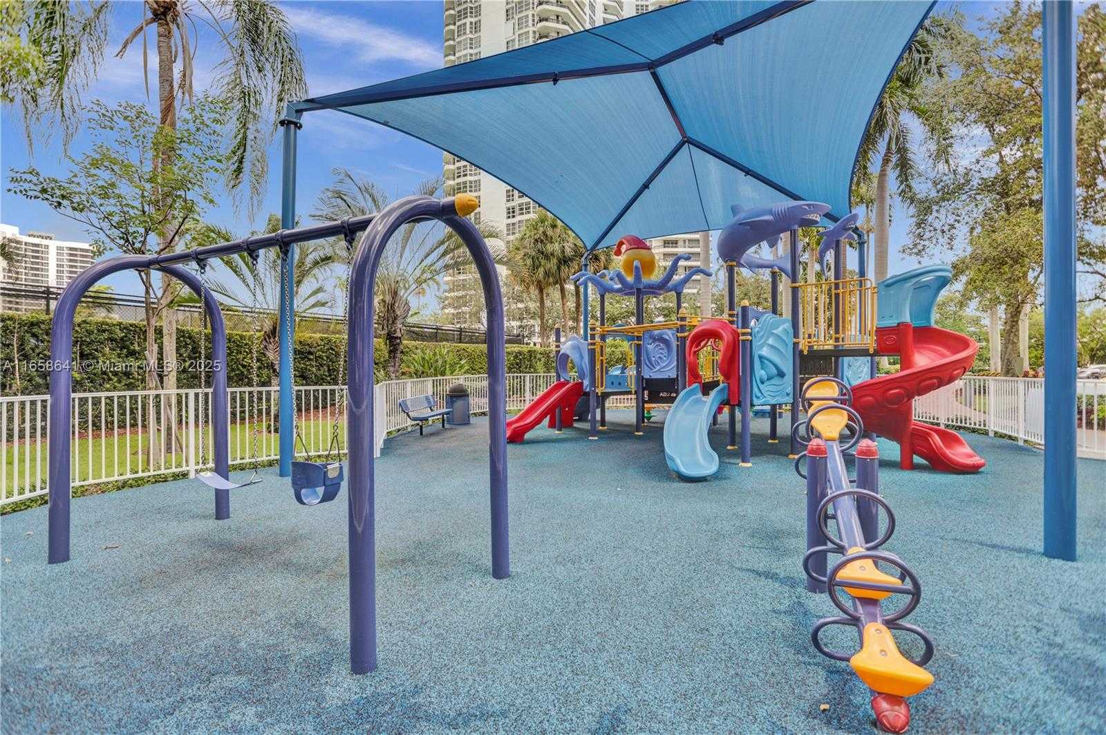 Small Image of 19101 MYSTIC POINTE DR #LPH9, Aventura Number 55