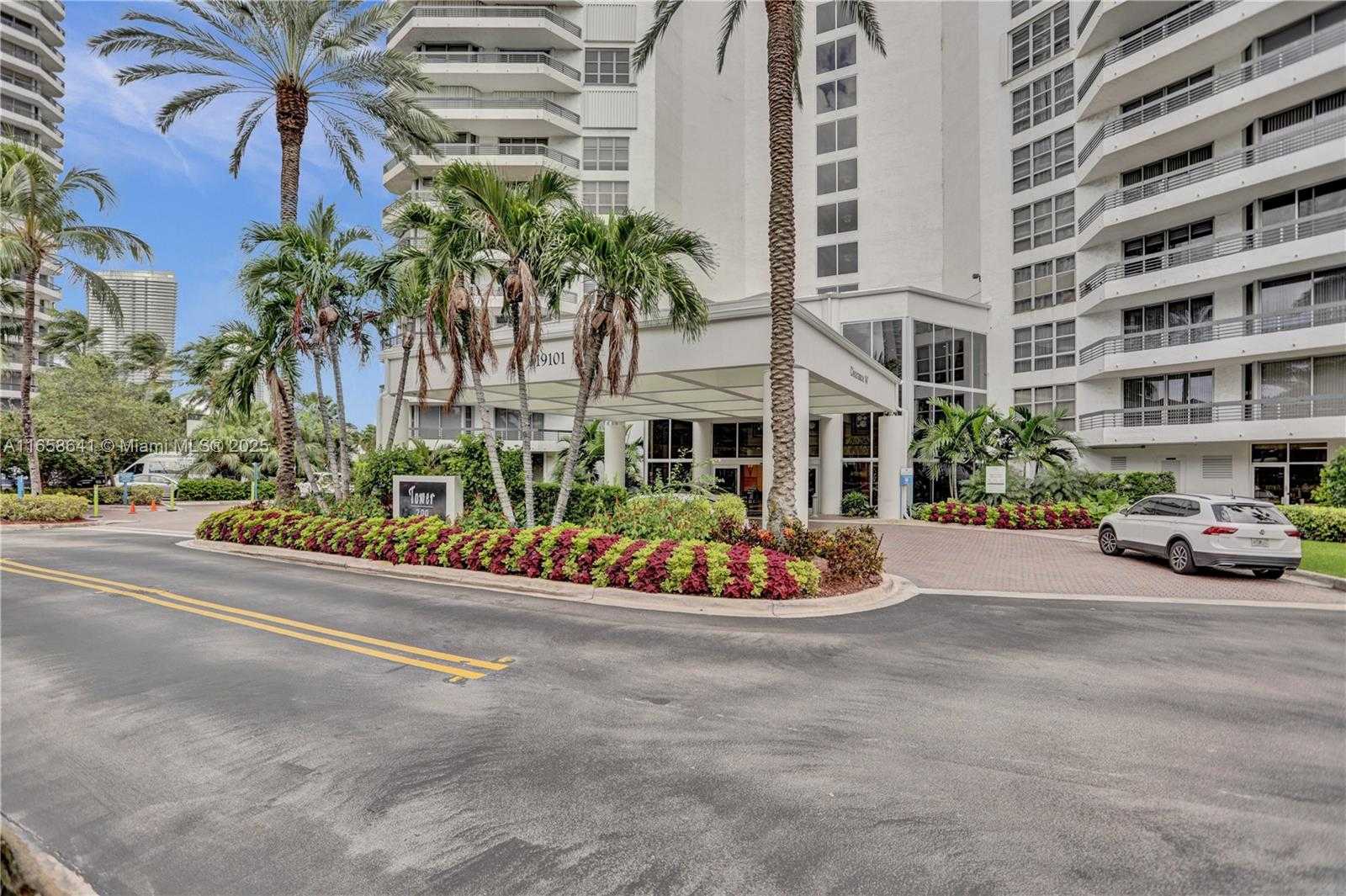 Small Image of 19101 MYSTIC POINTE DR #LPH9, Aventura Number 57