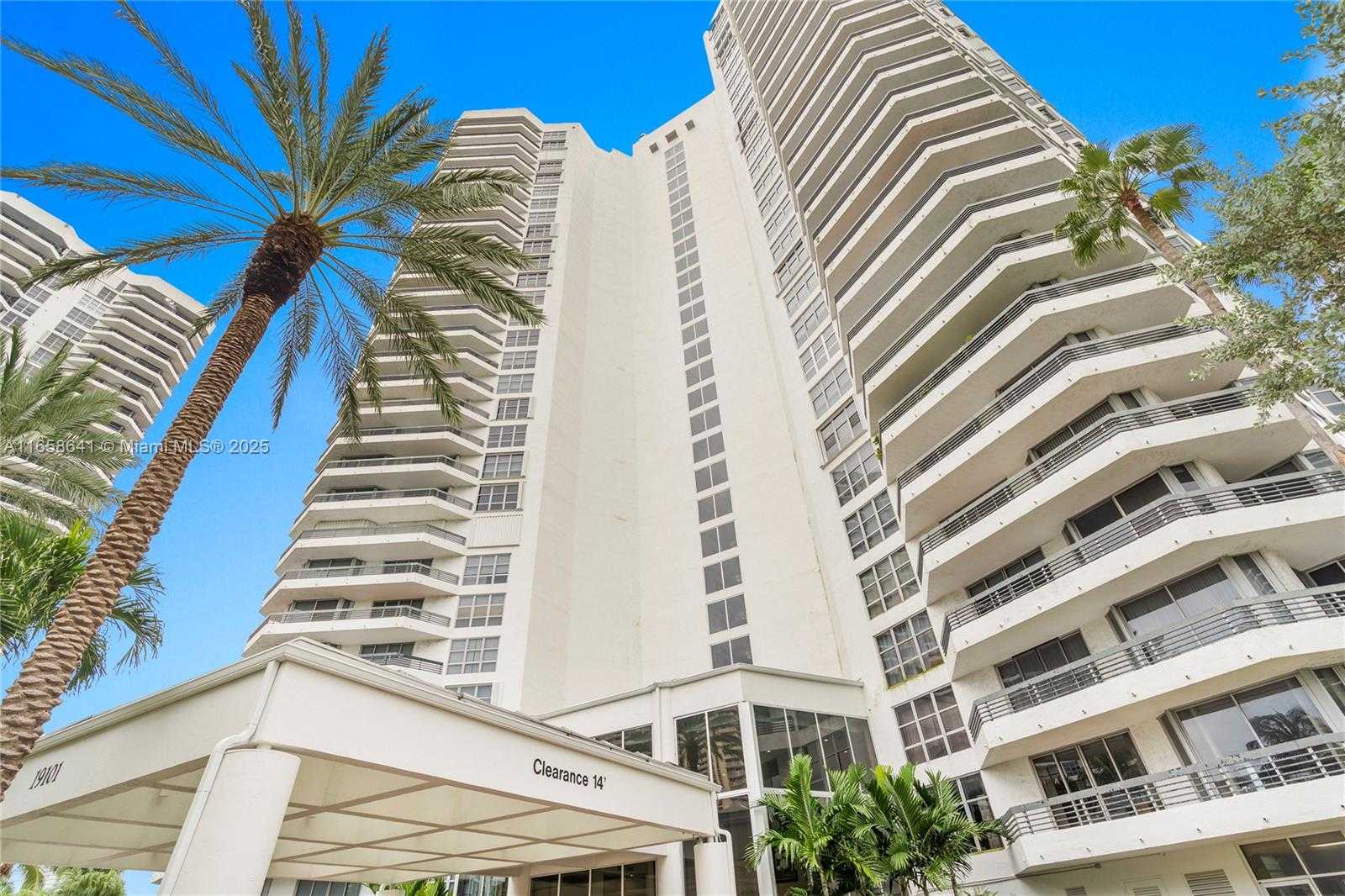Small Image of 19101 MYSTIC POINTE DR #LPH9, Aventura Number 64