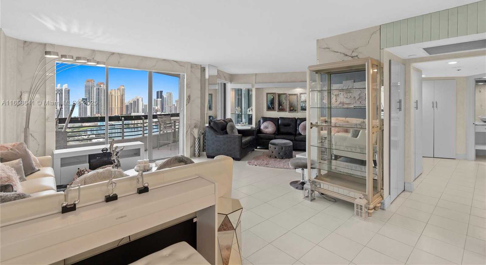 Small Image of 19101 MYSTIC POINTE DR #LPH9, Aventura Number 9
