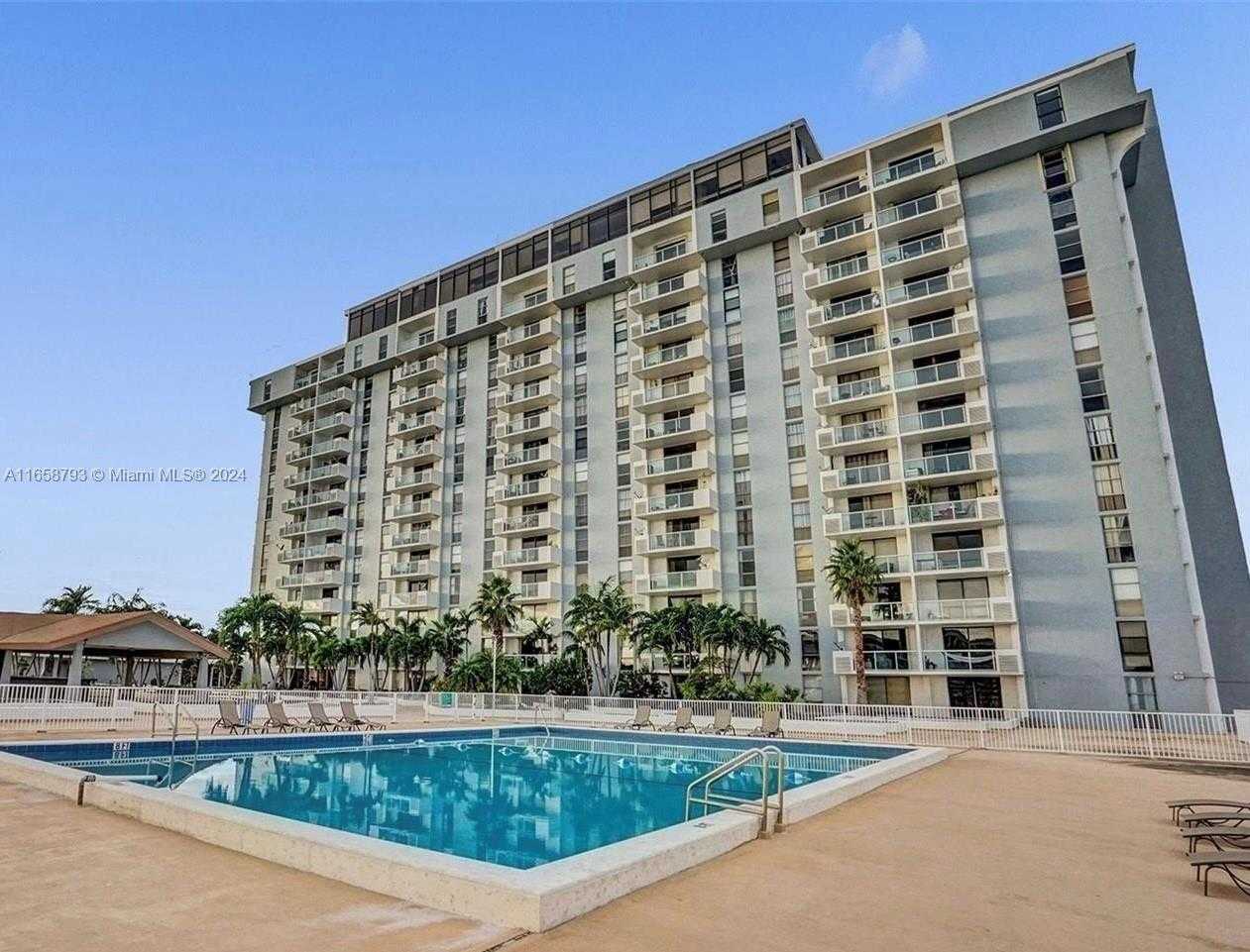 Small Image of 13499 BISCAYNE BLVD #801, North Miami Number 13