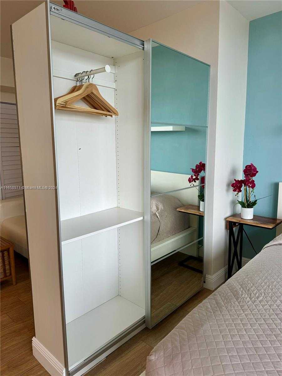 Small Image of 1720 HARRISON ST #15F, Hollywood Number 8