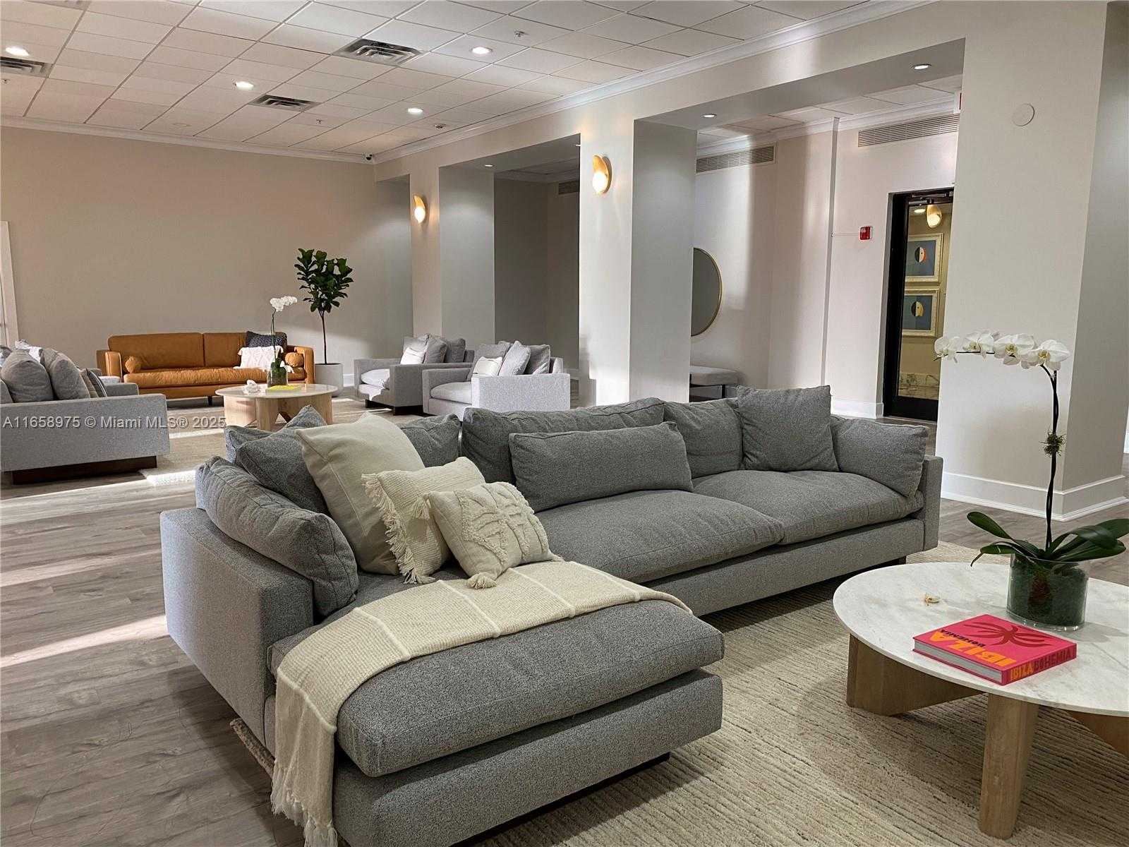 Small Image of 5600 COLLINS AVE #15B, Miami Beach Number 25