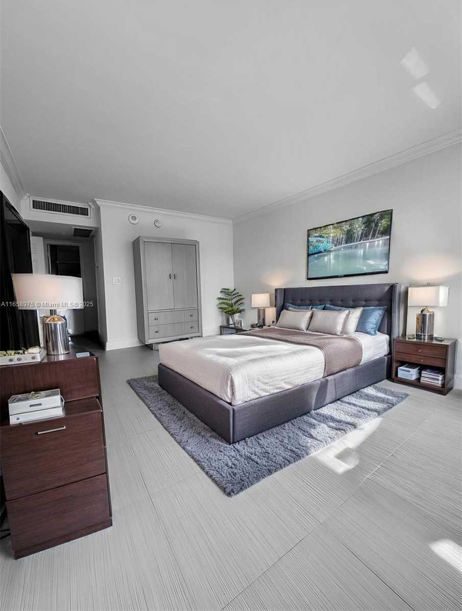 Small Image of 5600 COLLINS AVE #15B, Miami Beach Number 5