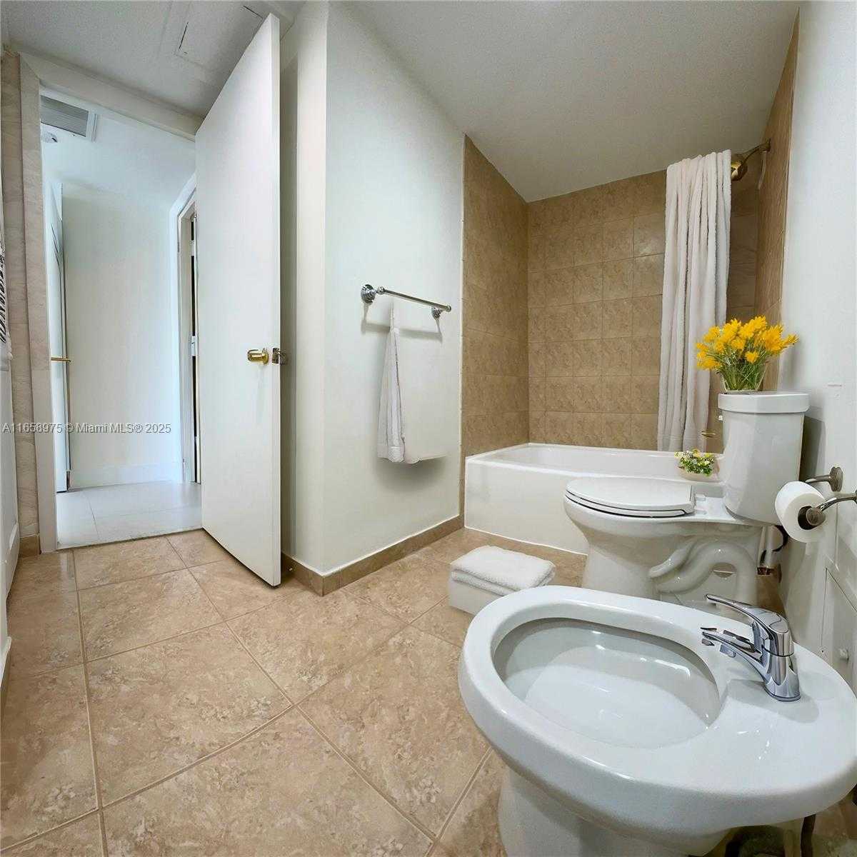 Small Image of 5600 COLLINS AVE #15B, Miami Beach Number 7