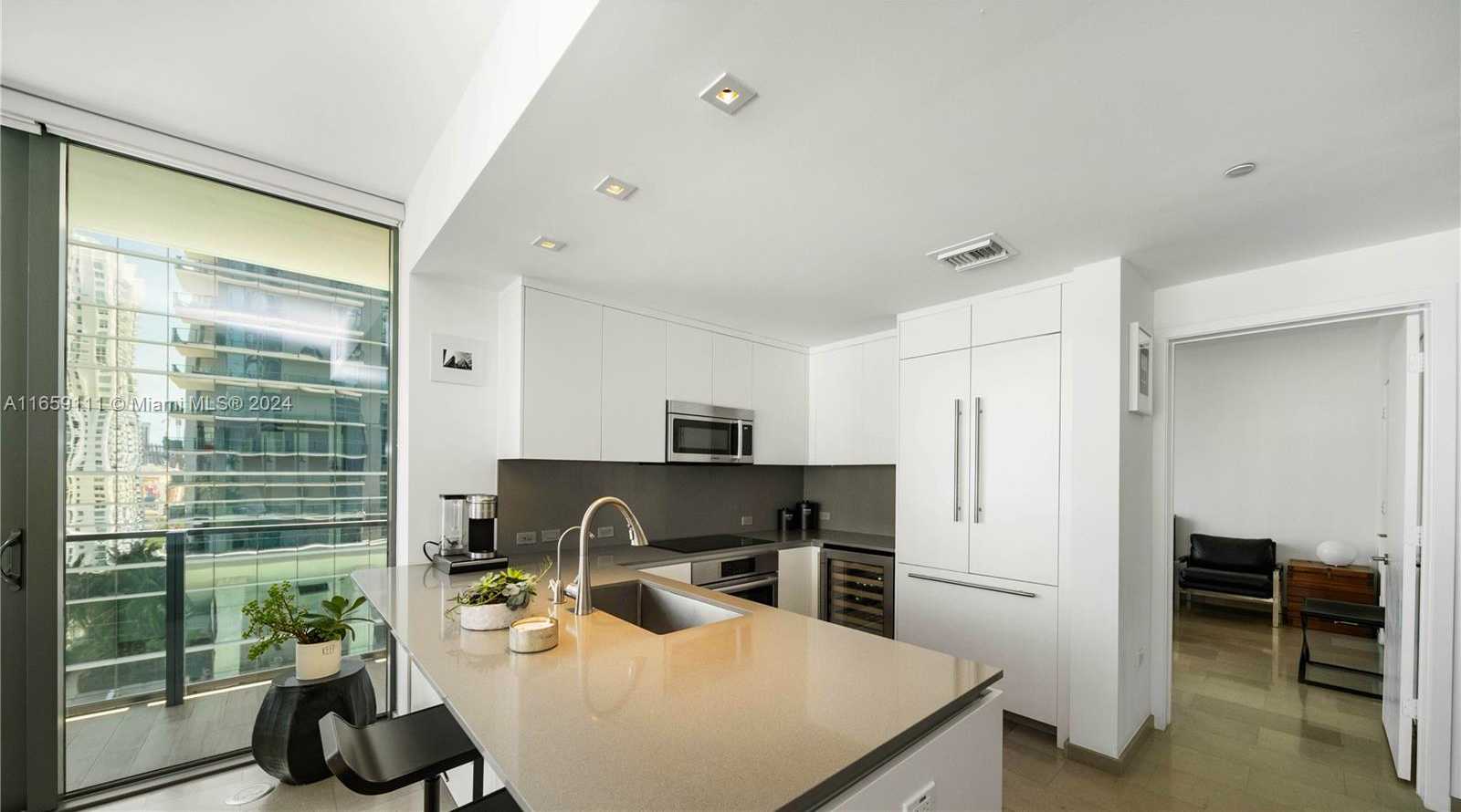 Small Image of 68 SOUTH EAST 6TH ST #1201, Miami Number 3