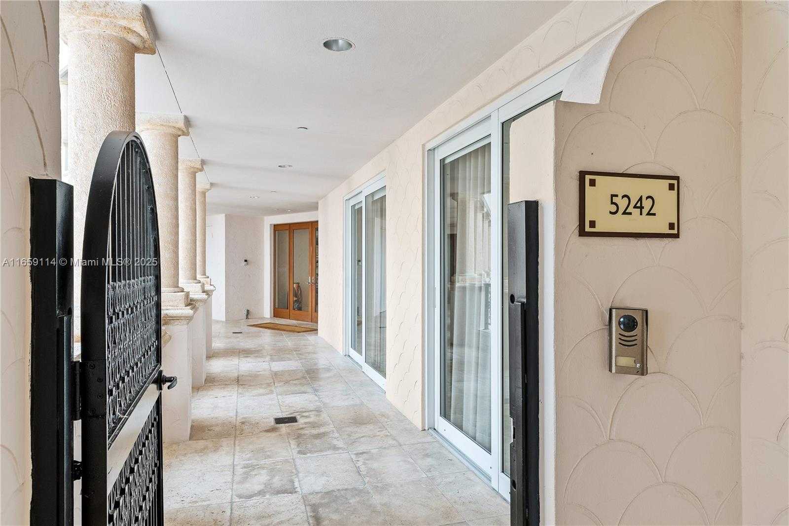Small Image of 5242 FISHER ISLAND DR #5242, Miami Beach Number 15
