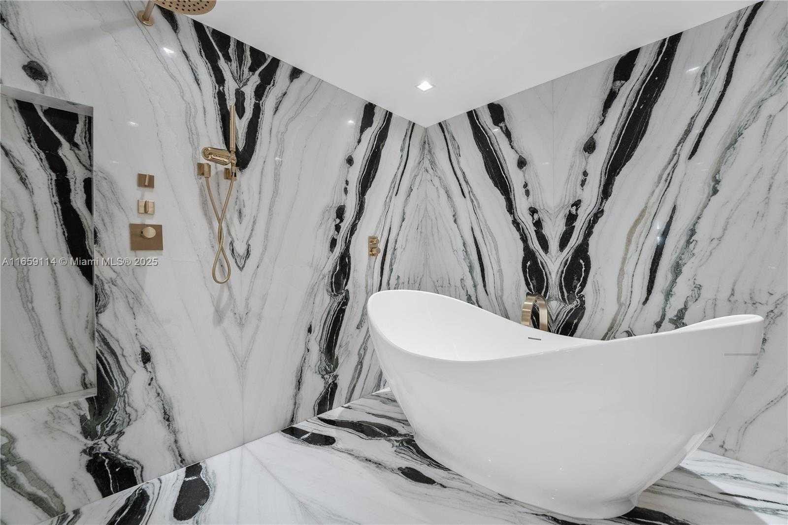 Small Image of 5242 FISHER ISLAND DR #5242, Miami Beach Number 41
