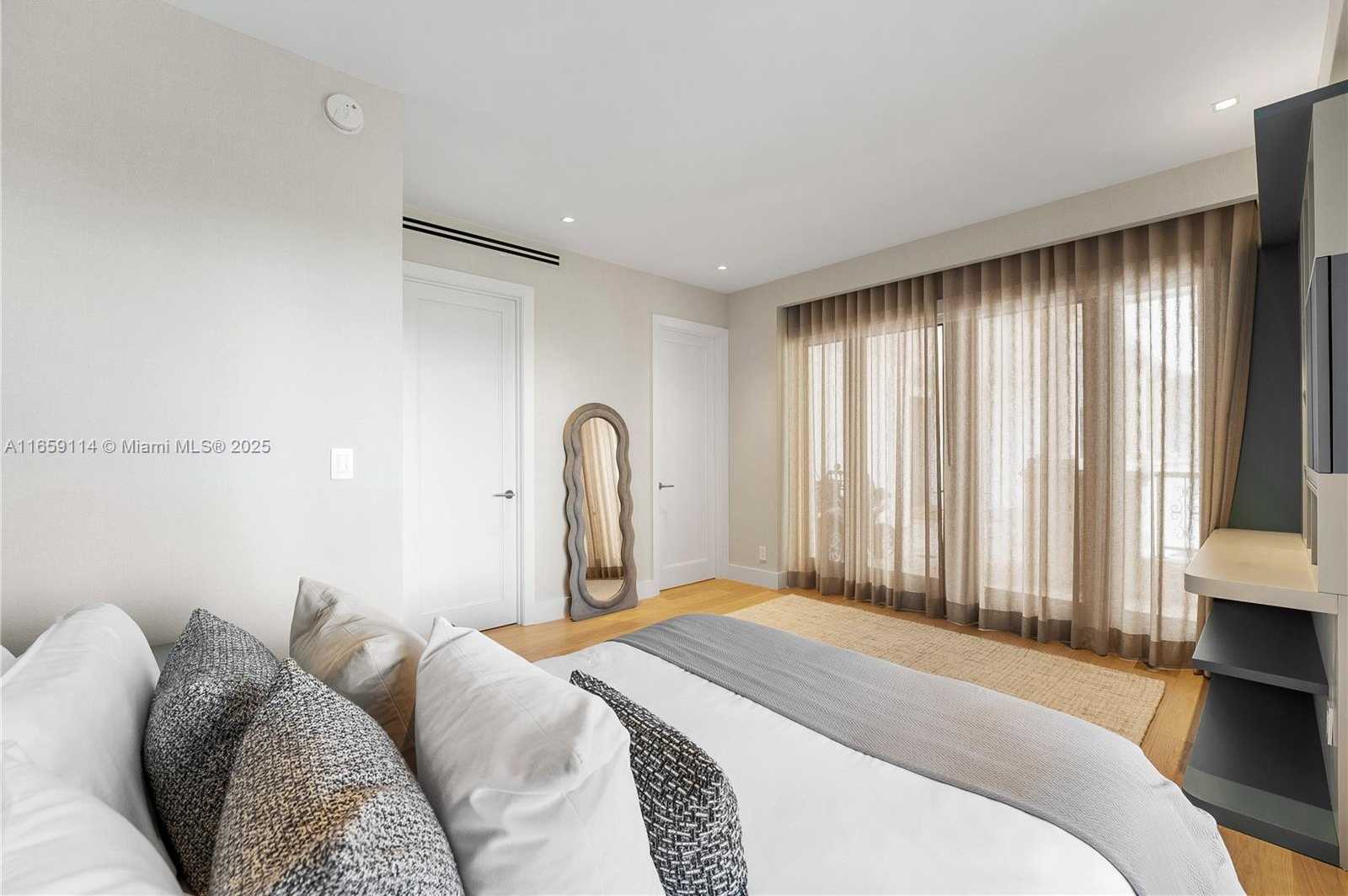 Small Image of 5242 FISHER ISLAND DR #5242, Miami Beach Number 43