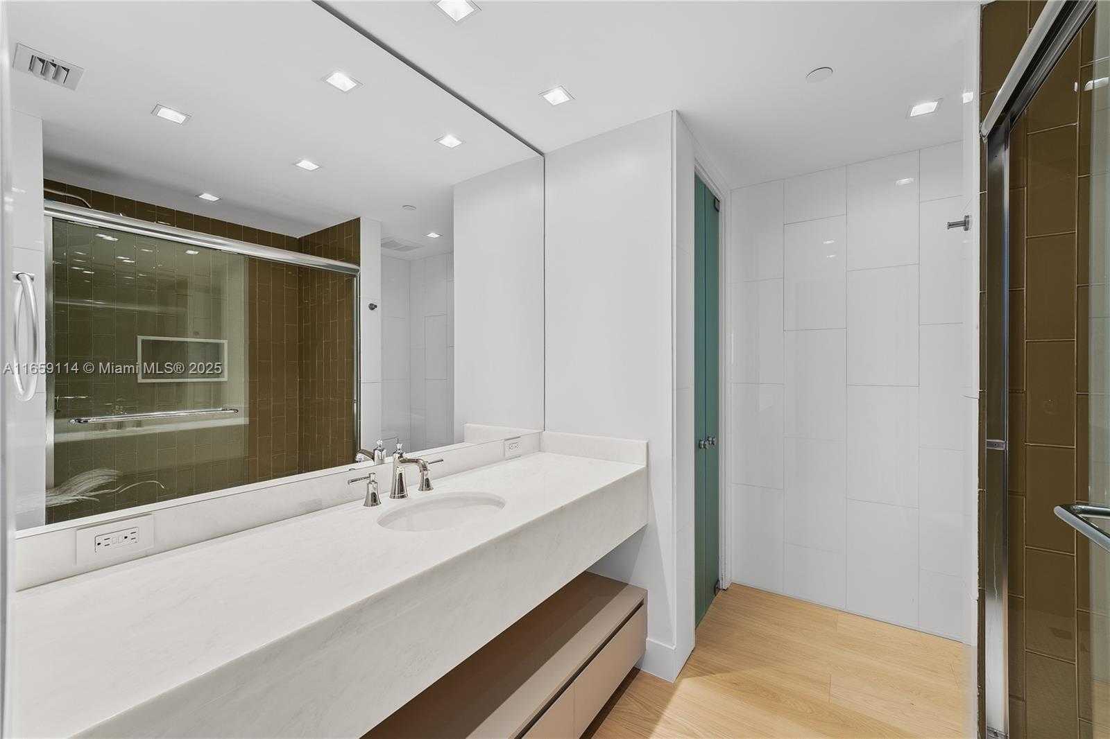 Small Image of 5242 FISHER ISLAND DR #5242, Miami Beach Number 51
