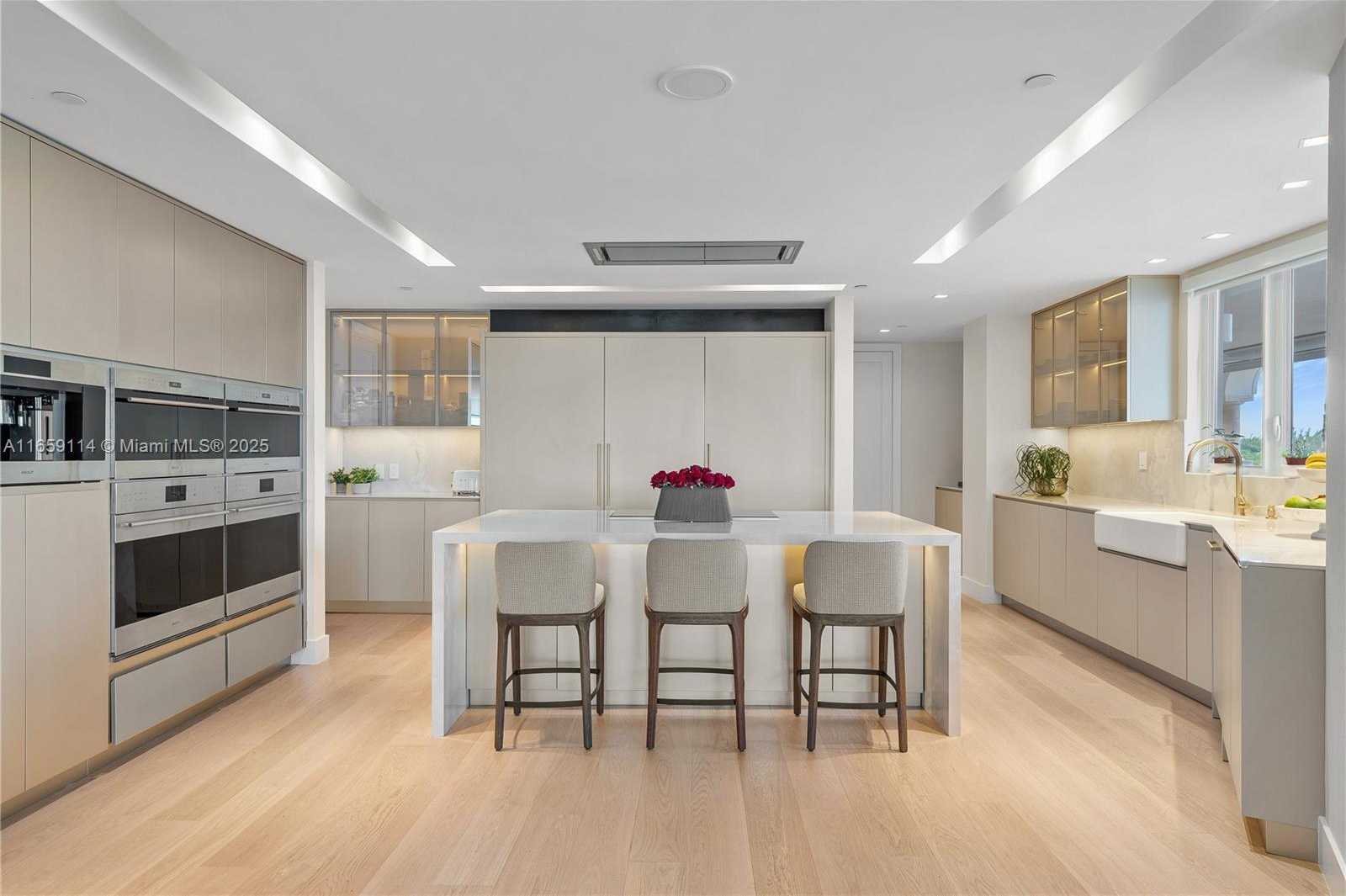 Small Image of 5242 FISHER ISLAND DR #5242, Miami Beach Number 6