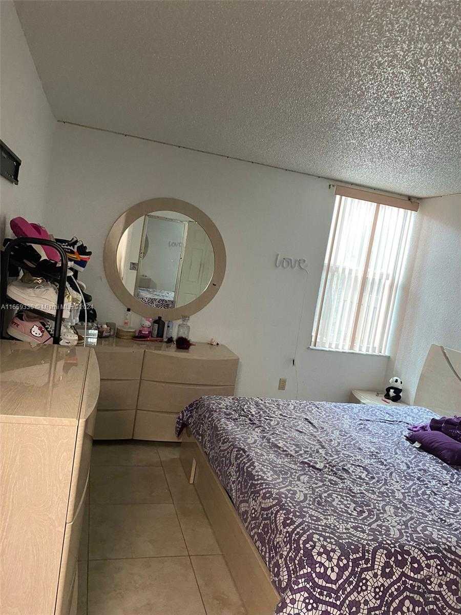 Small Image of 1900 W 68th St, Hialeah, FL 33014, USA Number 3