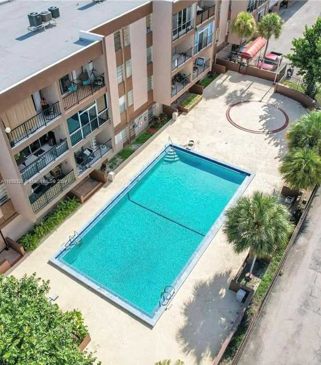 Small Image of 1900 W 68th St, Hialeah, FL 33014, USA Number 6