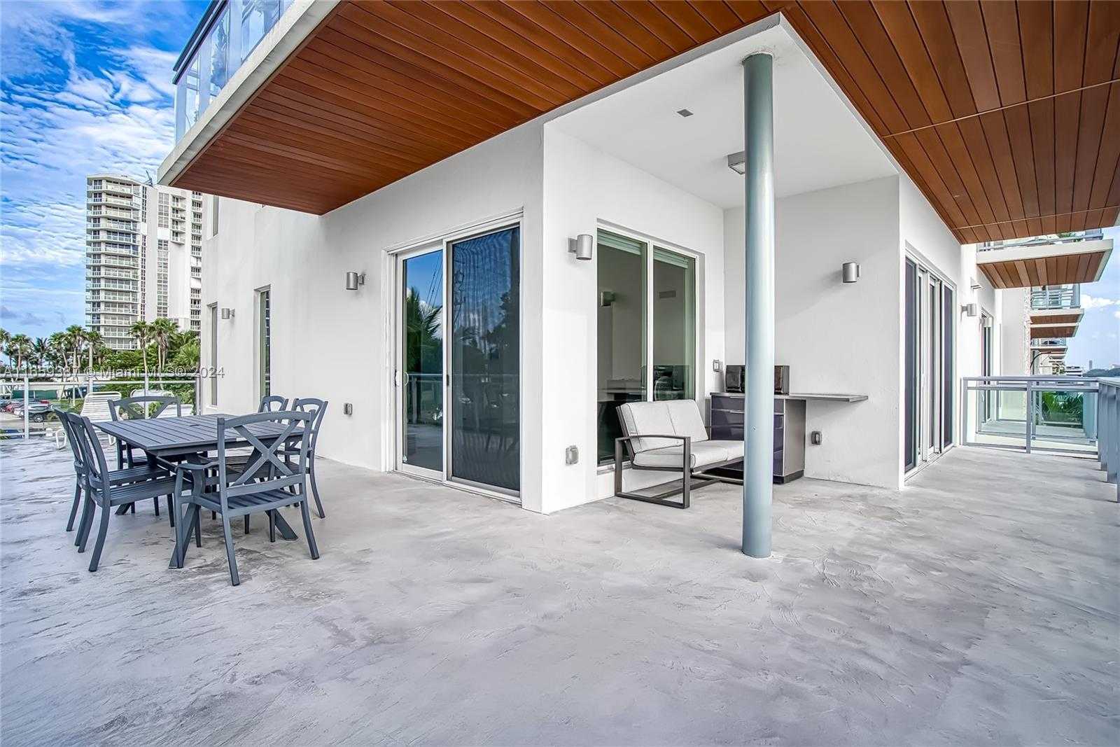 Small Image of 6100 #2N, Hollywood Number 61