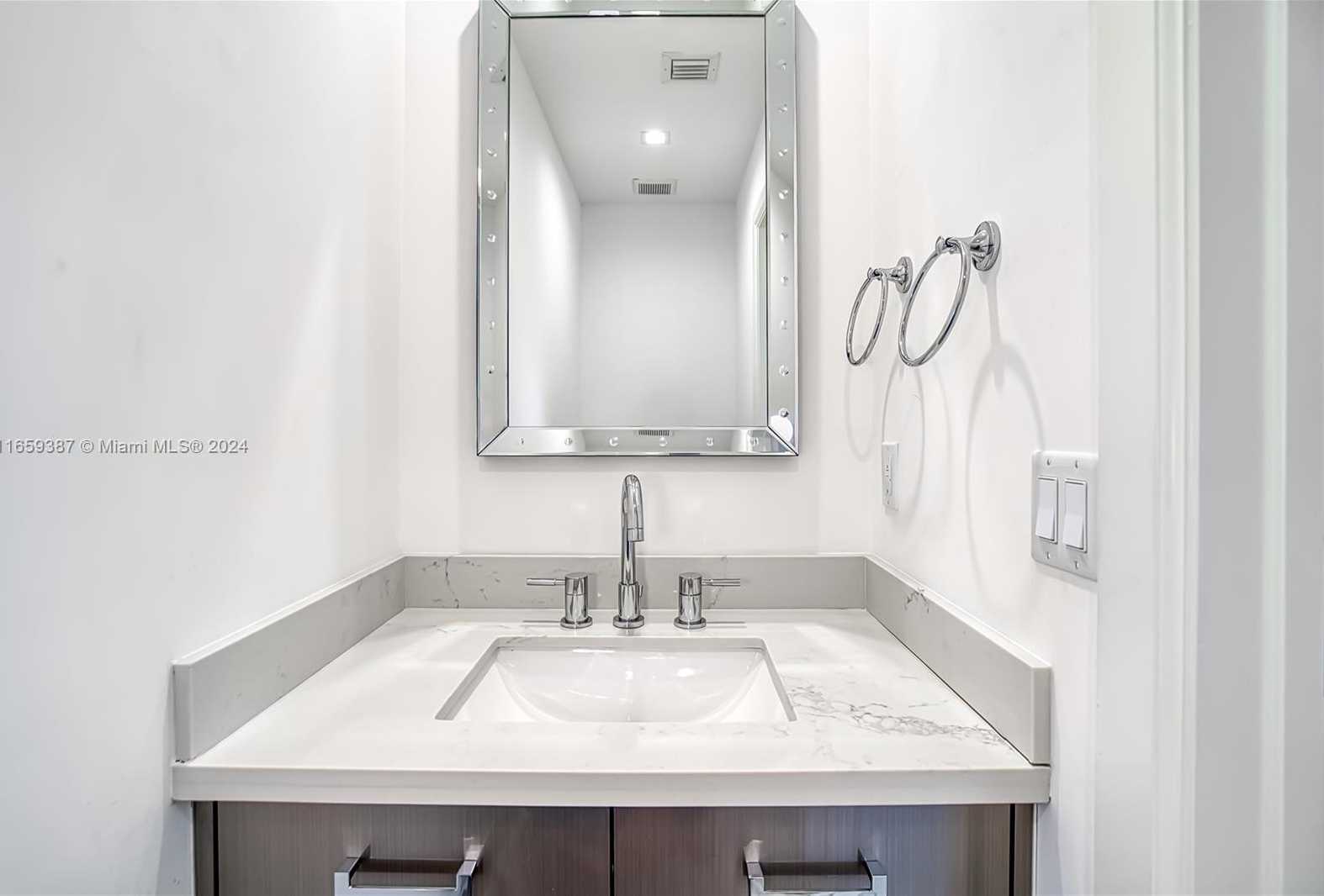 Small Image of 6100 #2N, Hollywood Number 67