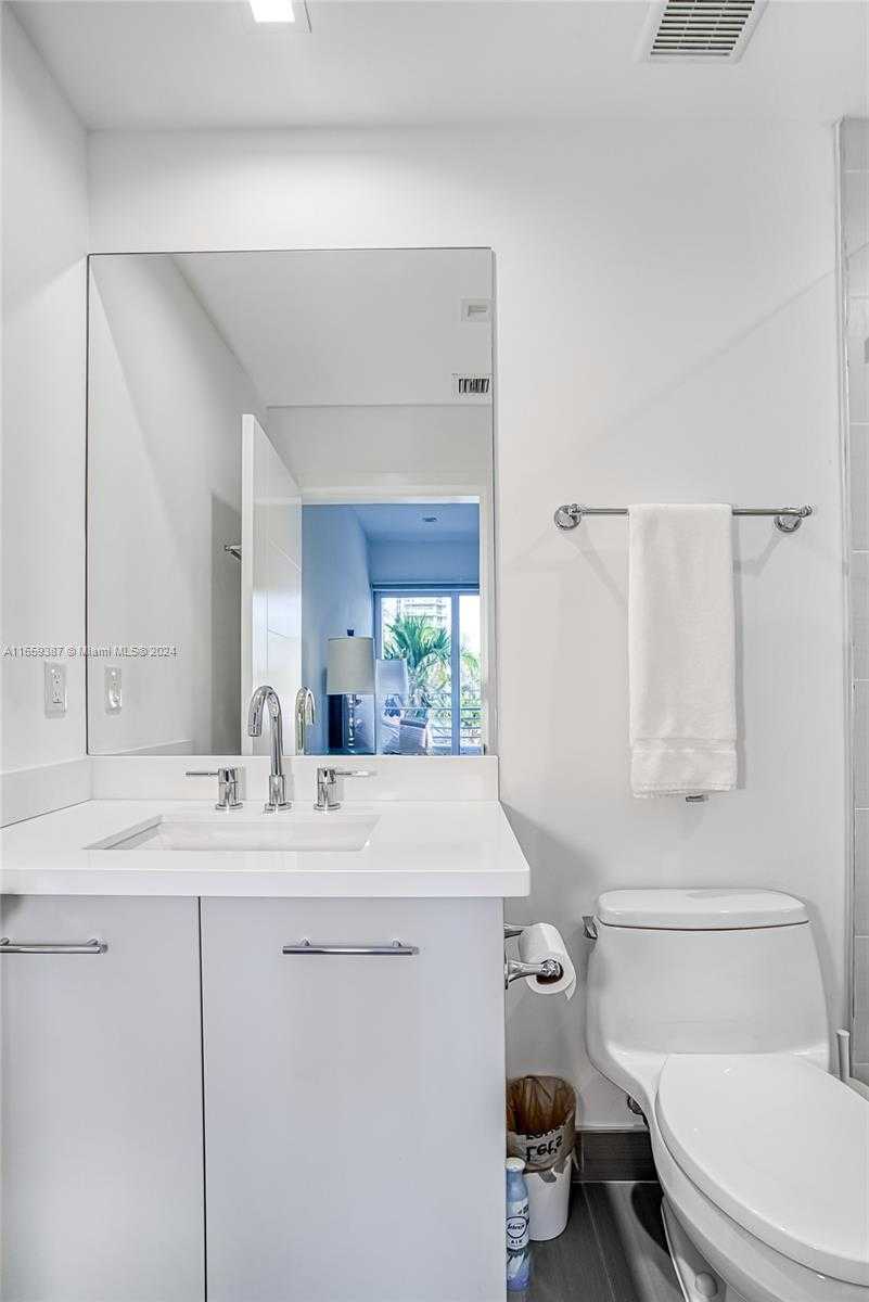 Small Image of 6100 #2N, Hollywood Number 70