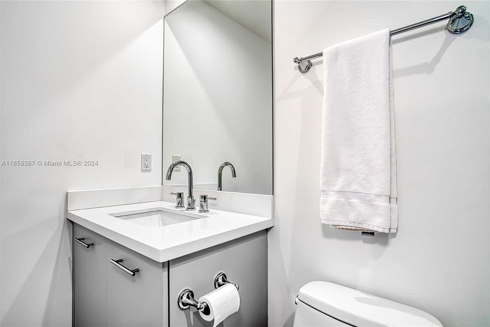 Small Image of 6100 #2N, Hollywood Number 73