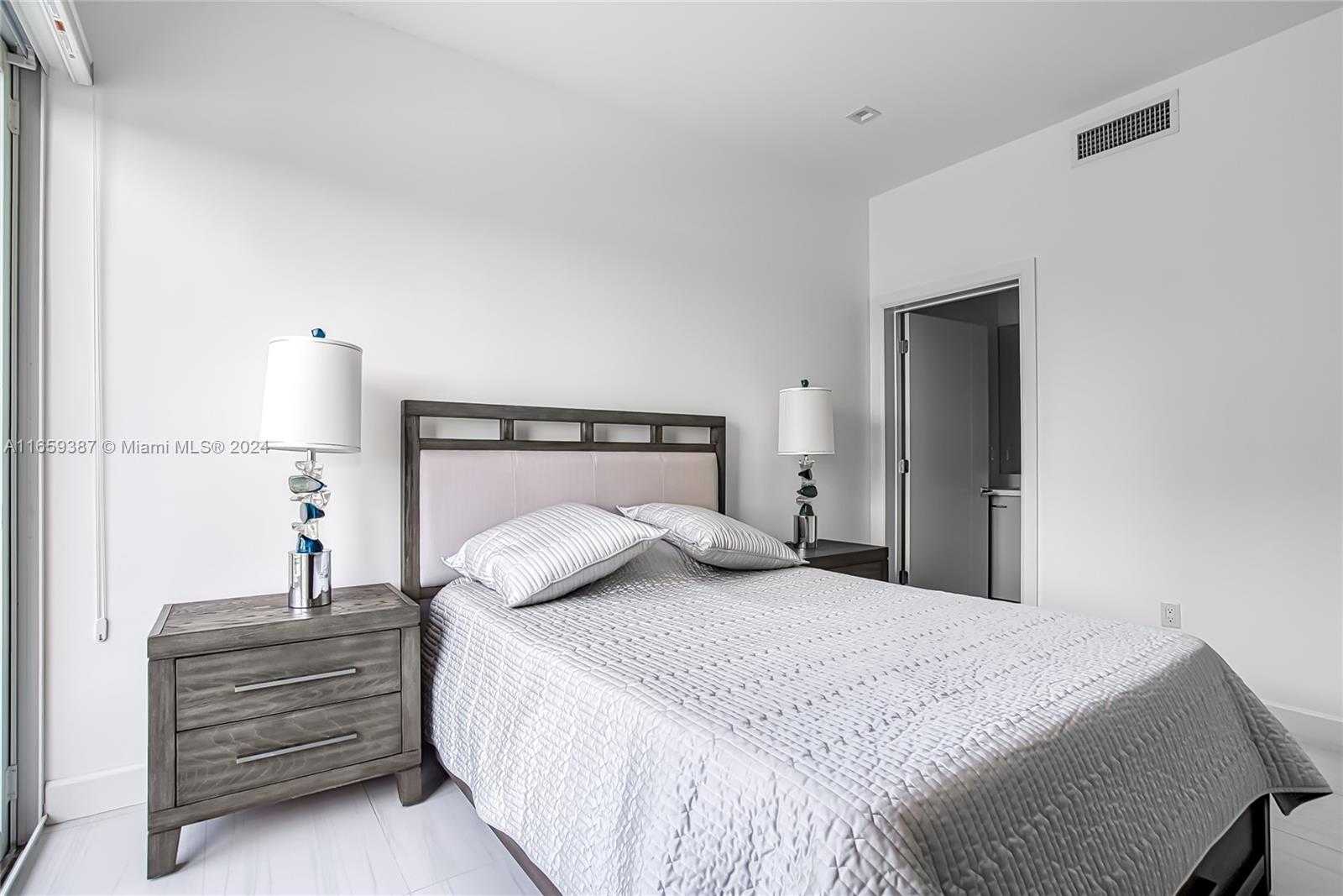Small Image of 6100 #2N, Hollywood Number 76