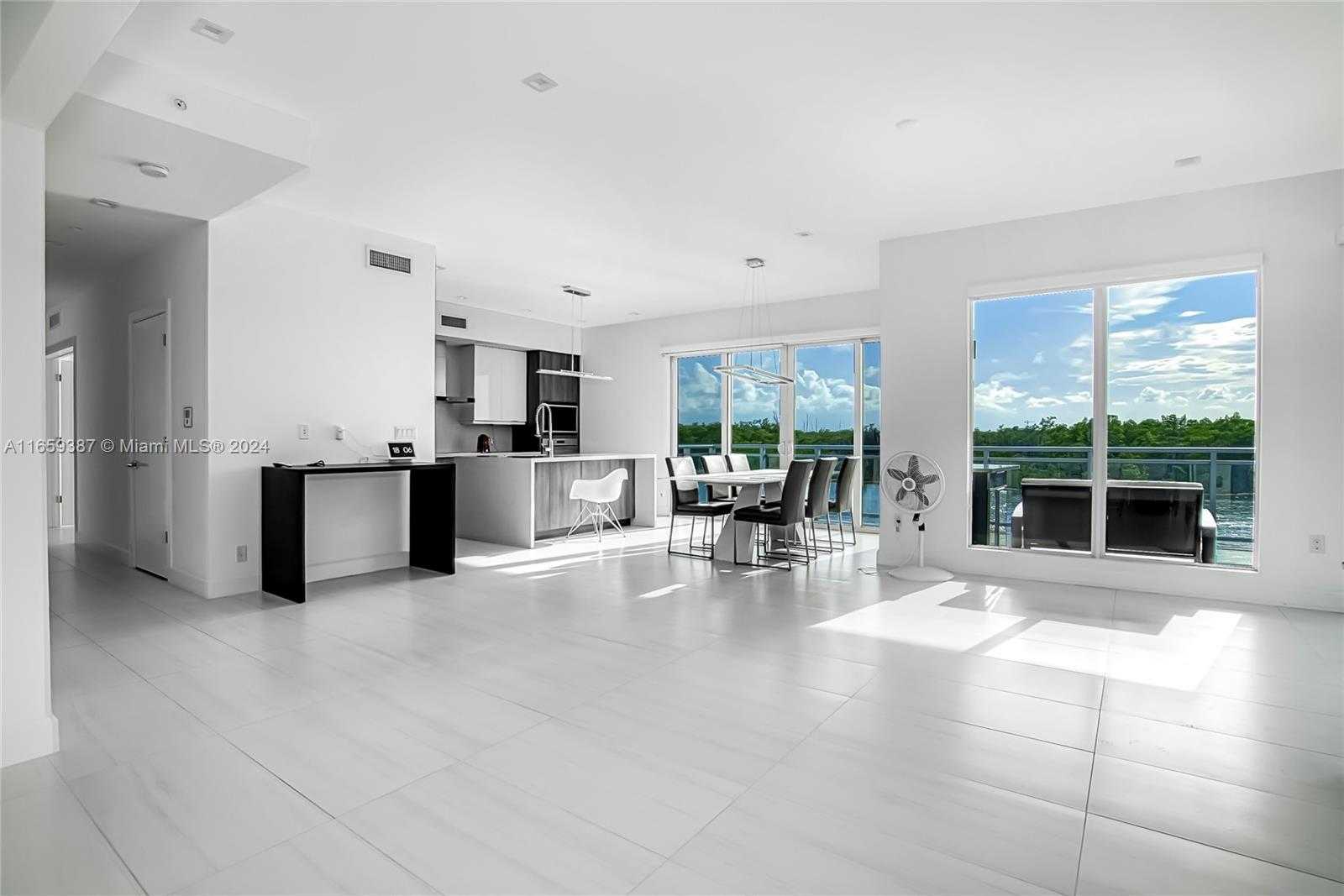 Small Image of 6100 #2N, Hollywood Number 8