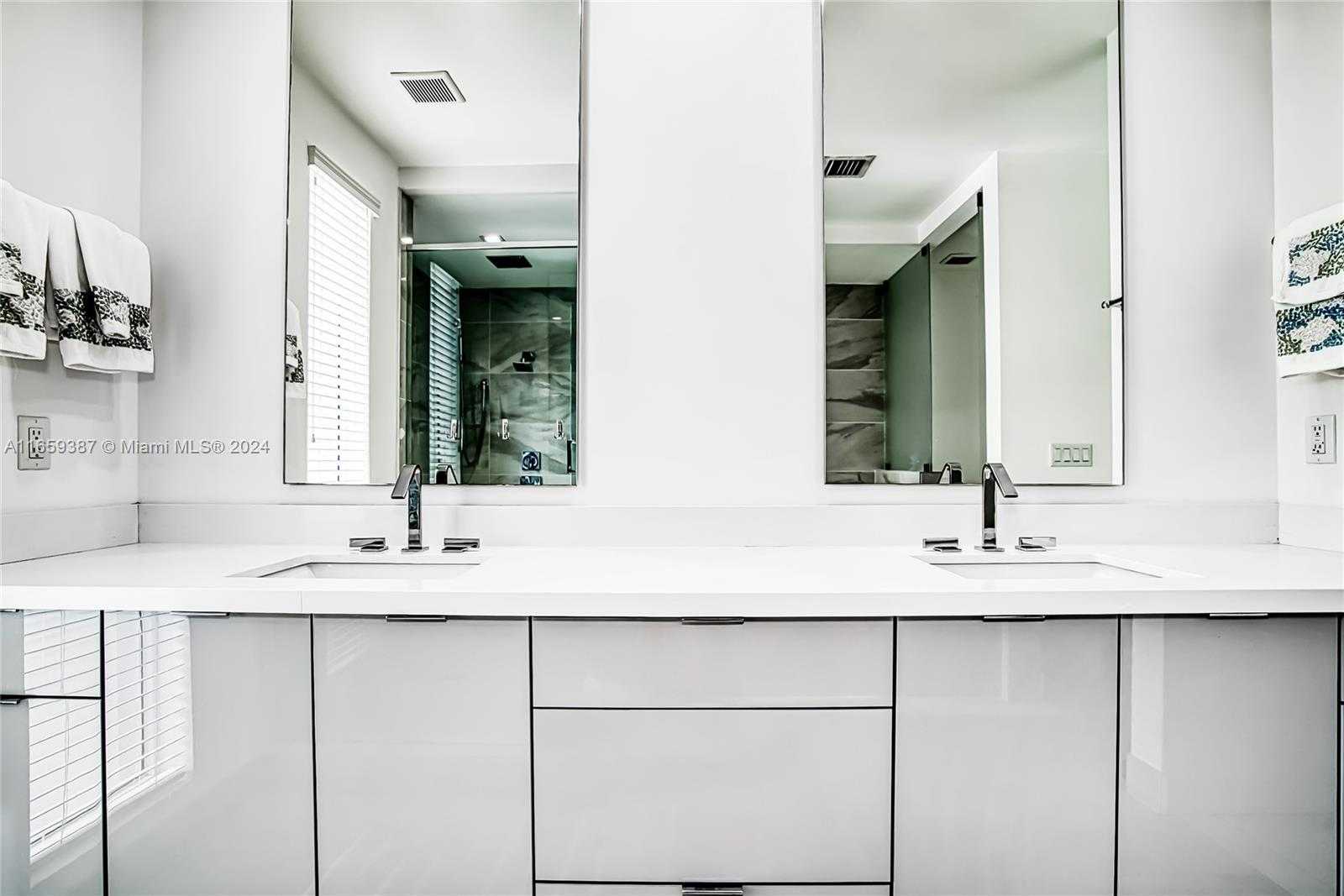 Small Image of 6100 #2N, Hollywood Number 80
