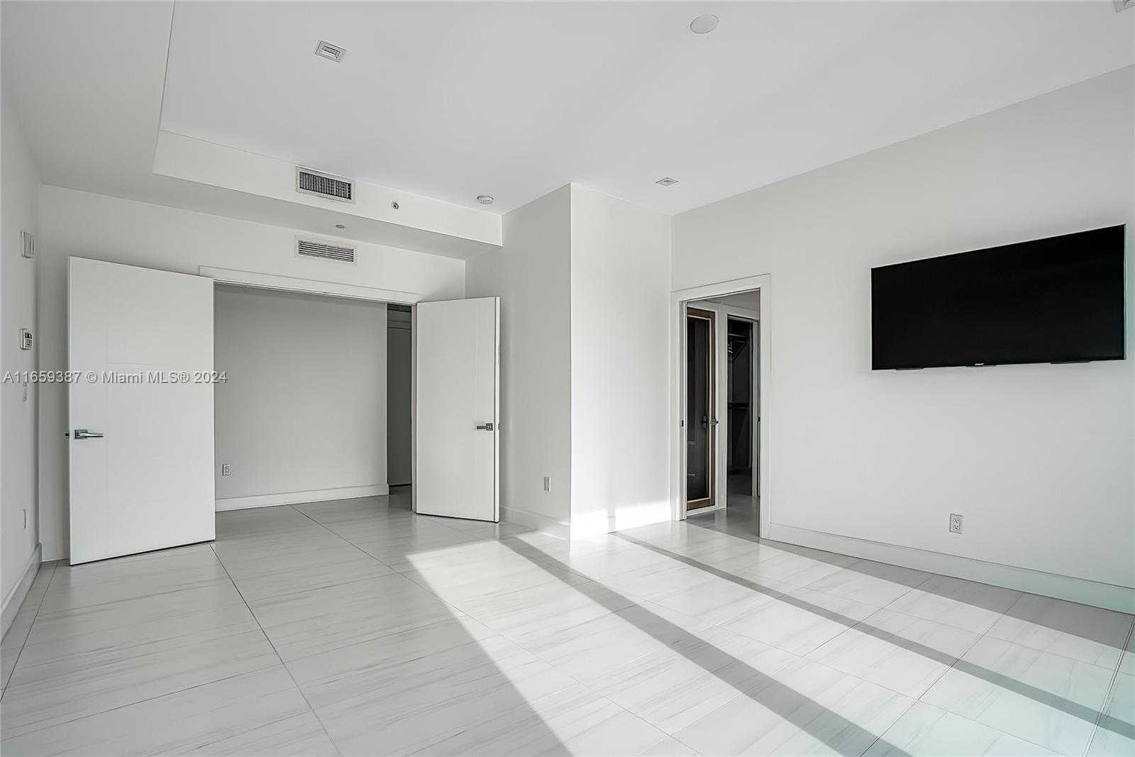 Small Image of 6100 #2N, Hollywood Number 86
