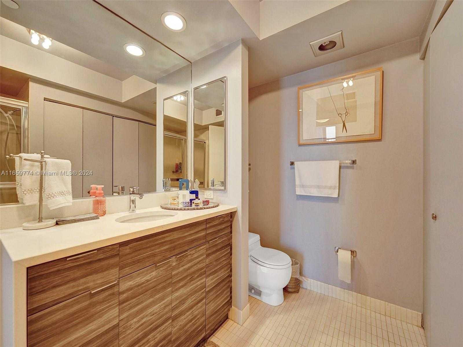 Small Image of 20281 E Country Club Dr, Aventura, FL 33180, USA Number 13