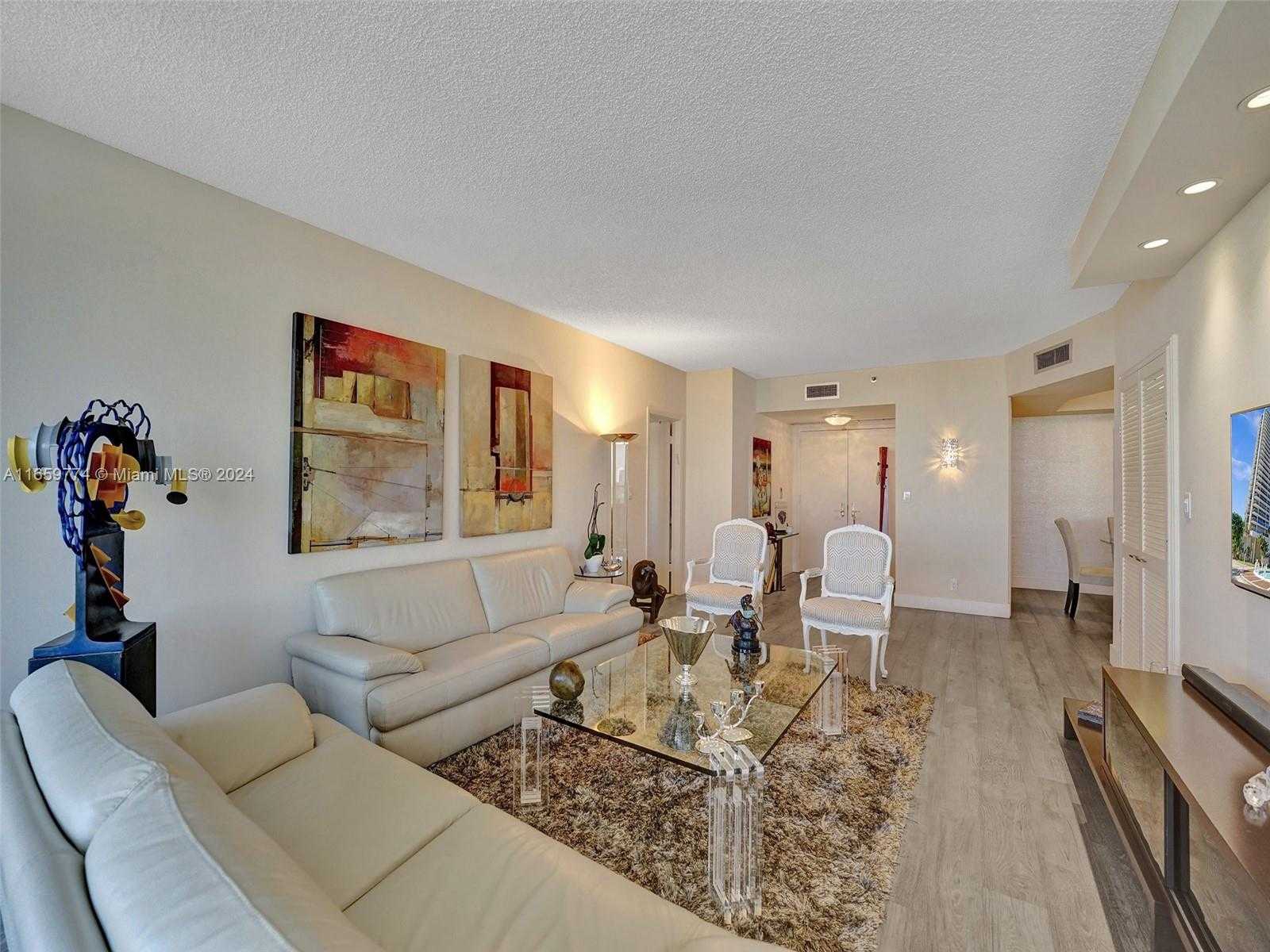 Small Image of 20281 E Country Club Dr, Aventura, FL 33180, USA Number 5