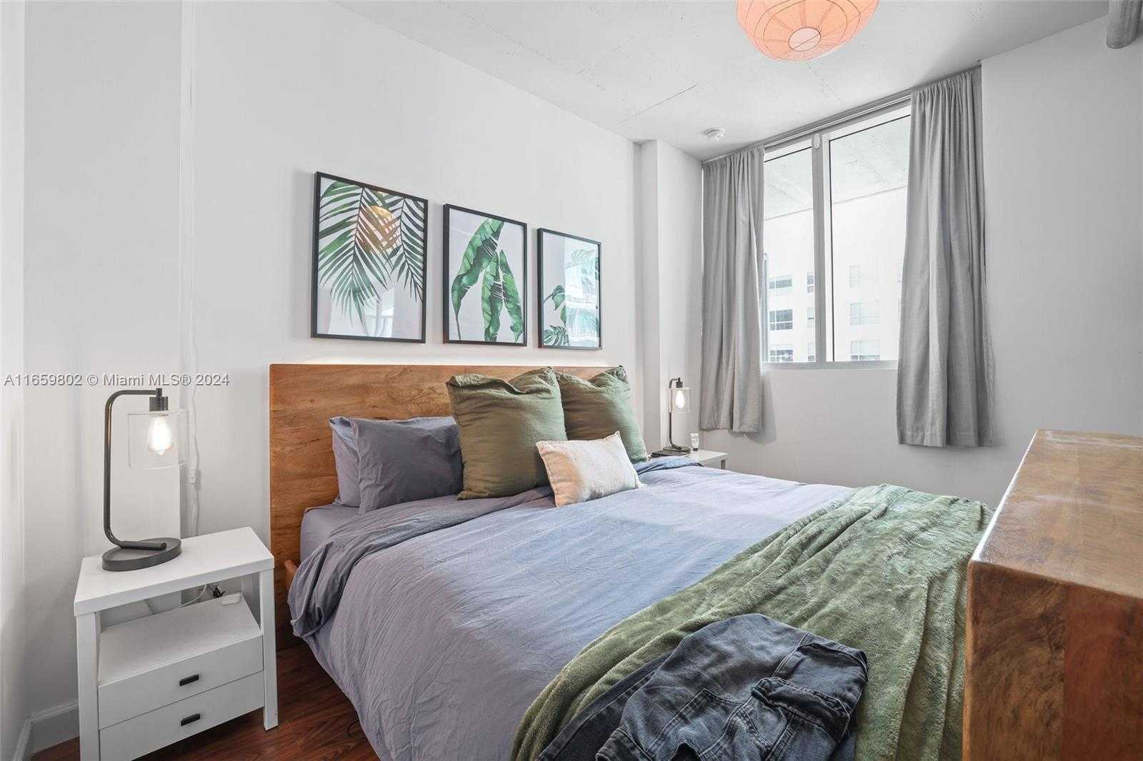 Small Image of 690 SOUTH WEST 1ST CT #2730, Miami Number 18