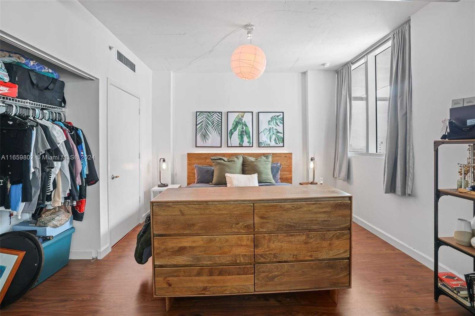 Small Image of 690 SOUTH WEST 1ST CT #2730, Miami Number 19