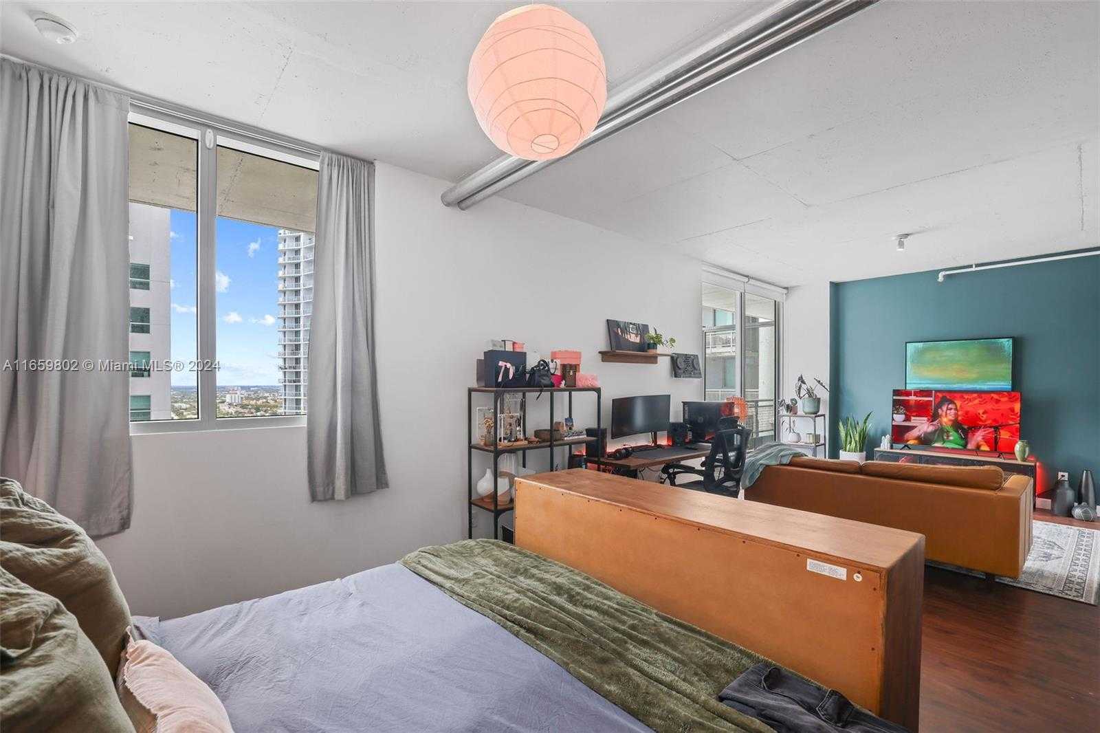 Small Image of 690 SOUTH WEST 1ST CT #2730, Miami Number 21