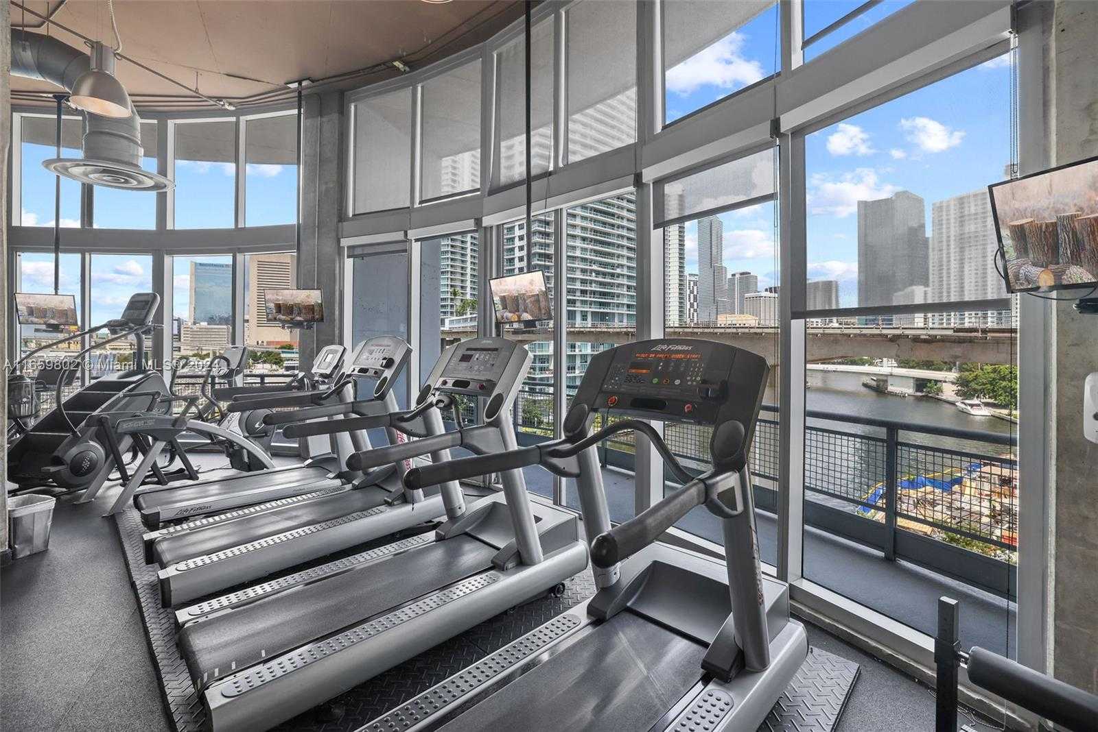 Small Image of 690 SOUTH WEST 1ST CT #2730, Miami Number 25