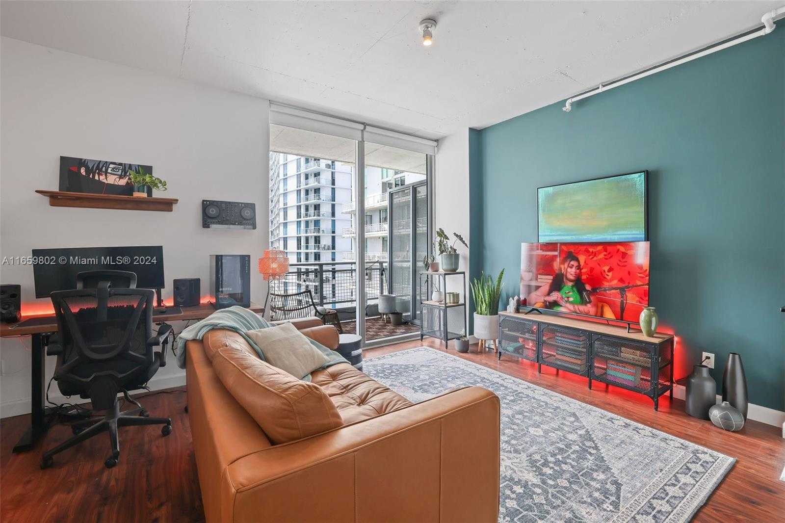 Small Image of 690 SOUTH WEST 1ST CT #2730, Miami Number 3