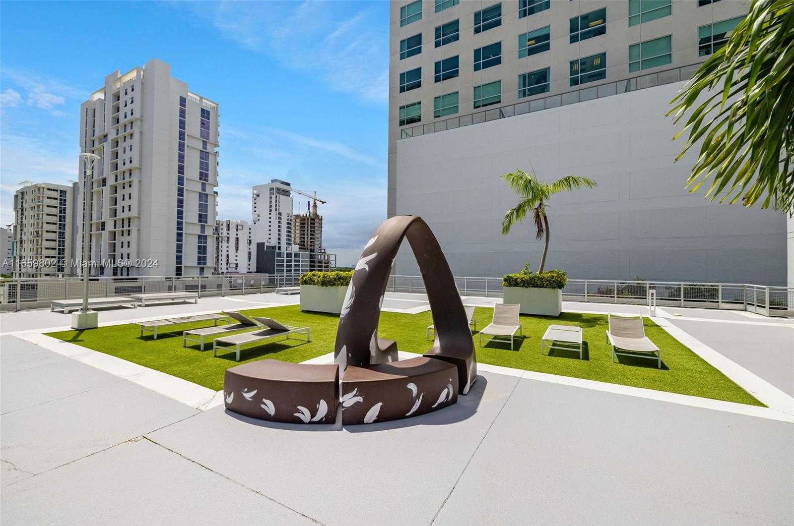 Small Image of 690 SOUTH WEST 1ST CT #2730, Miami Number 31