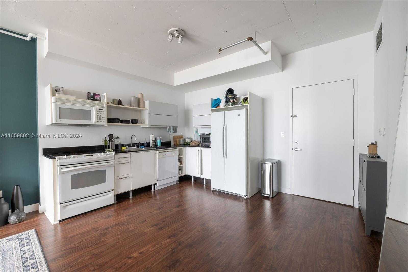 Small Image of 690 SOUTH WEST 1ST CT #2730, Miami Number 4