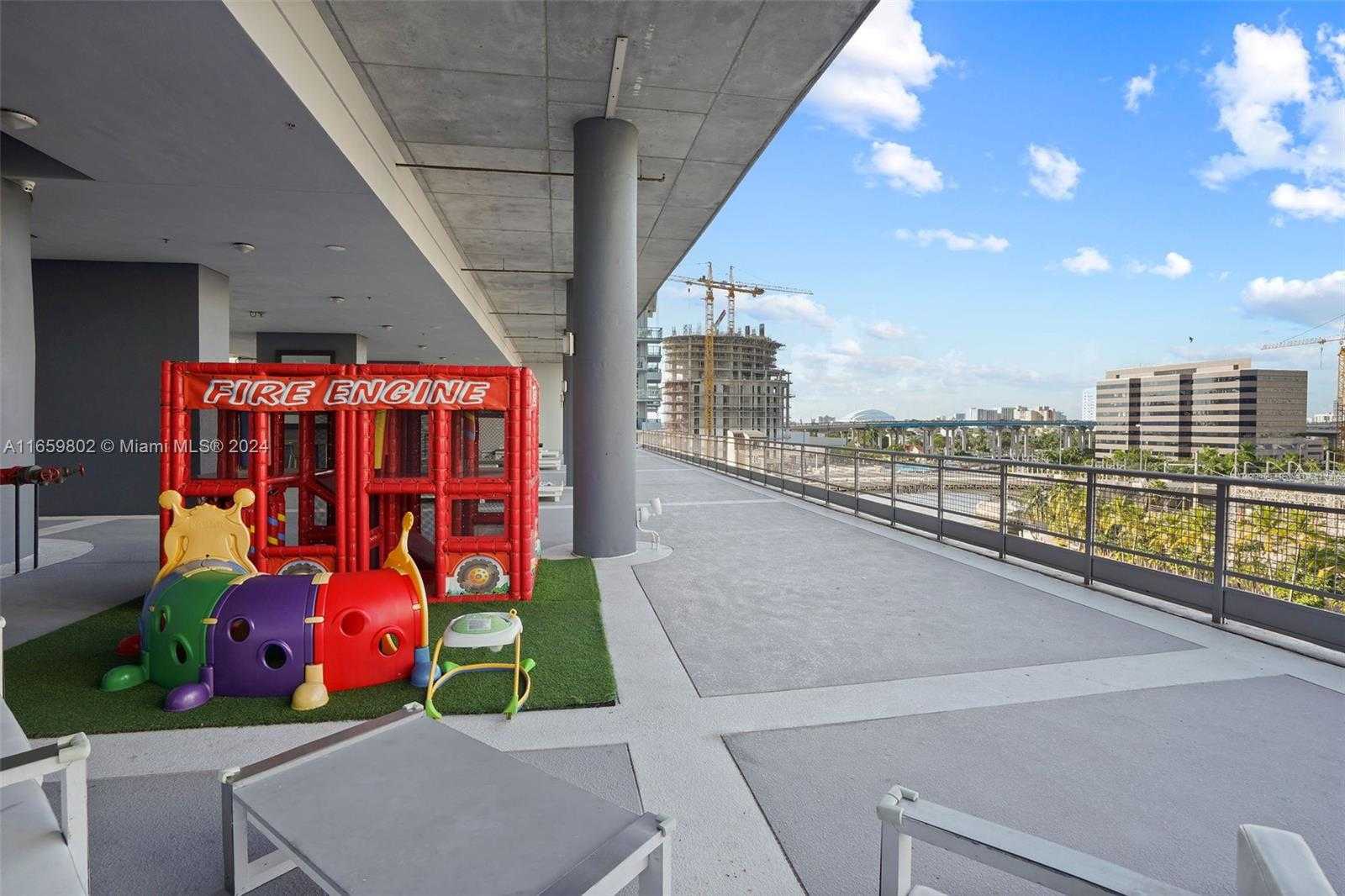 Small Image of 690 SOUTH WEST 1ST CT #2730, Miami Number 49