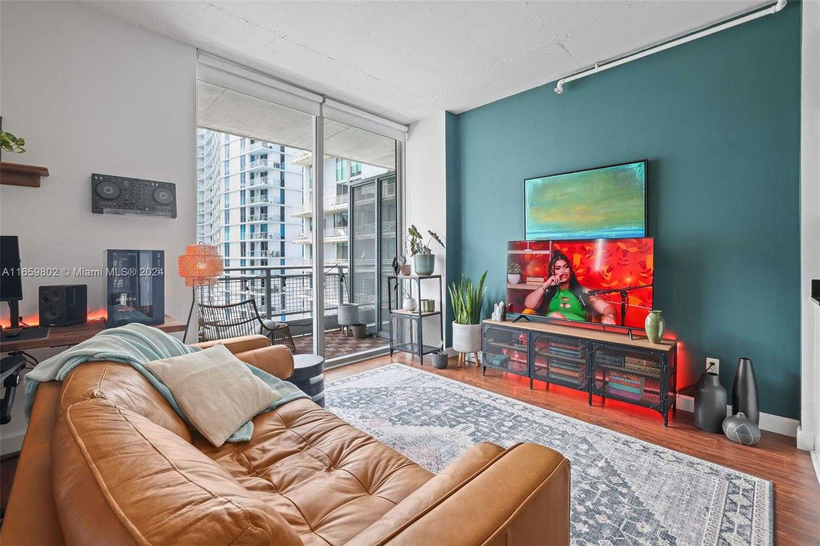 Small Image of 690 SOUTH WEST 1ST CT #2730, Miami Number 6