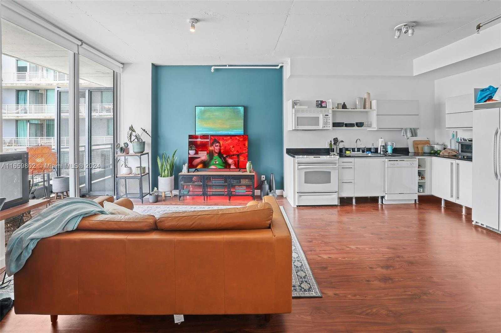 Small Image of 690 SOUTH WEST 1ST CT #2730, Miami Number 7