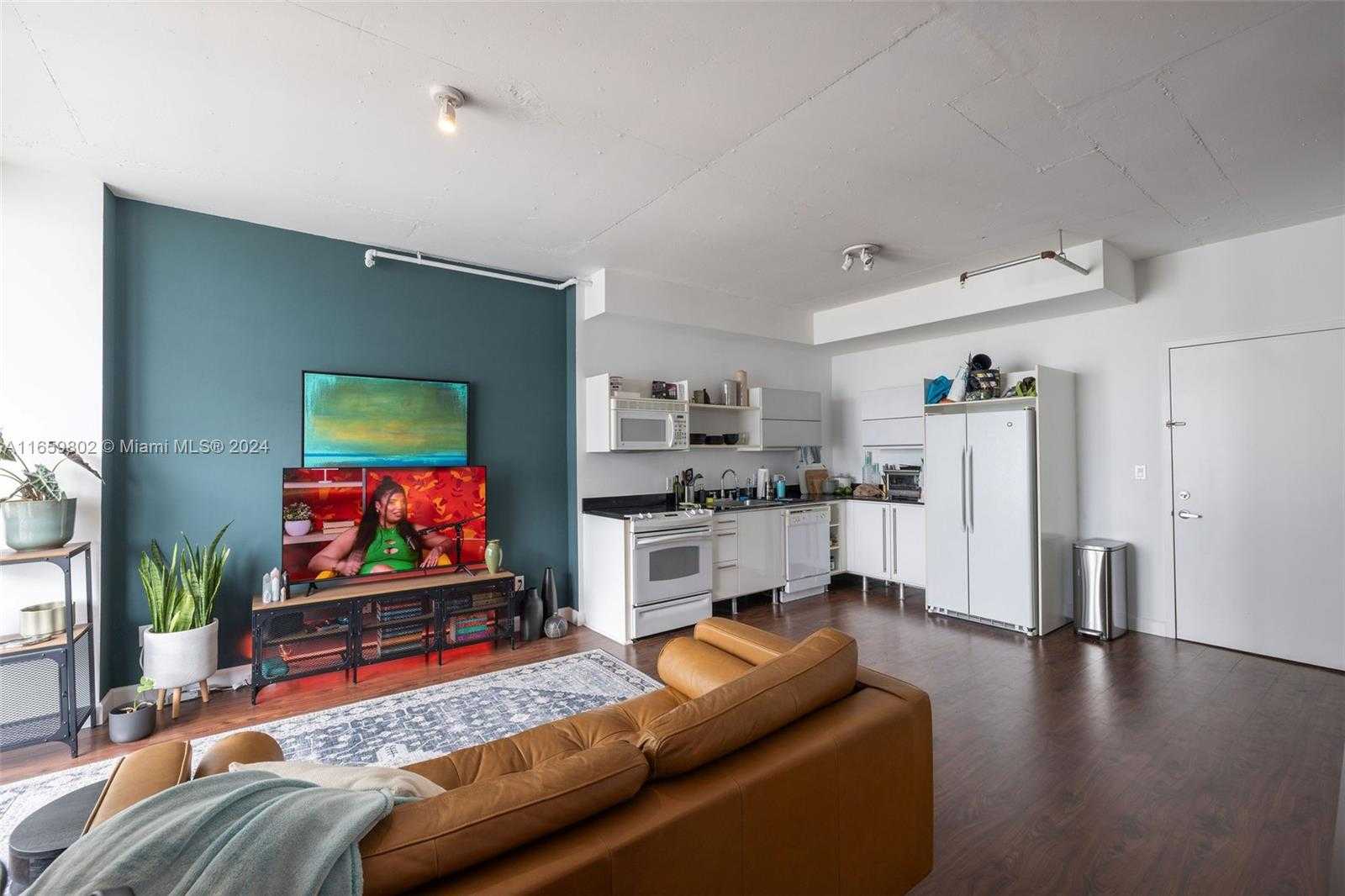Small Image of 690 SOUTH WEST 1ST CT #2730, Miami Number 8