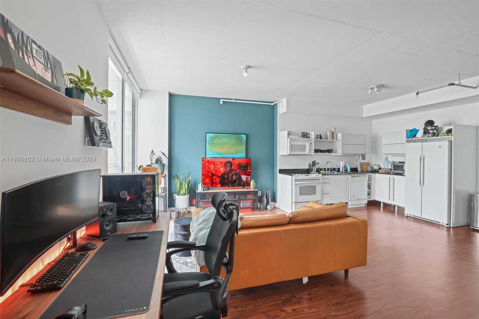 Small Image of 690 SOUTH WEST 1ST CT #2730, Miami Number 9