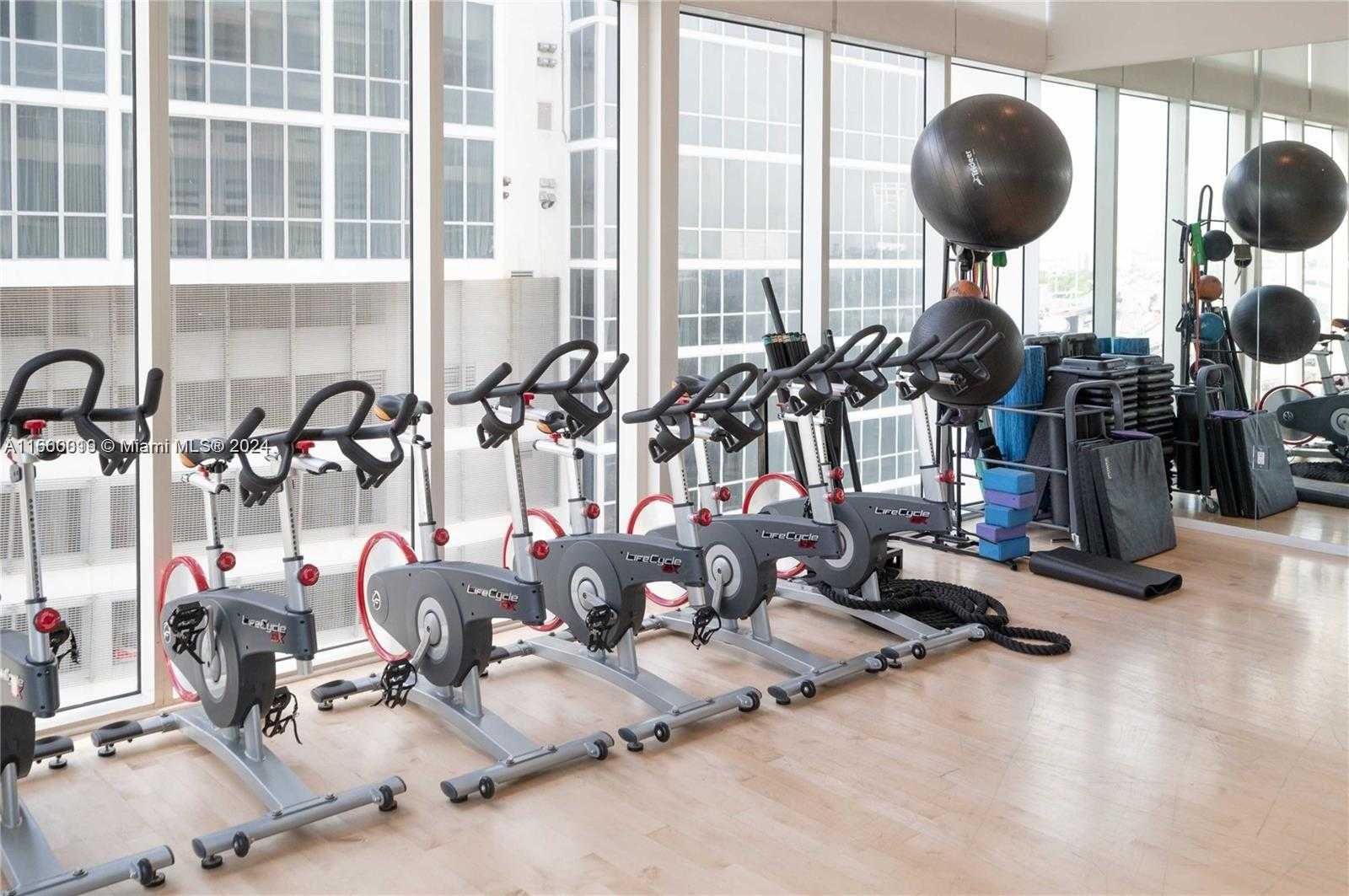 Small Image of 1040 BISCAYNE BLVD #2607, Miami Number 12