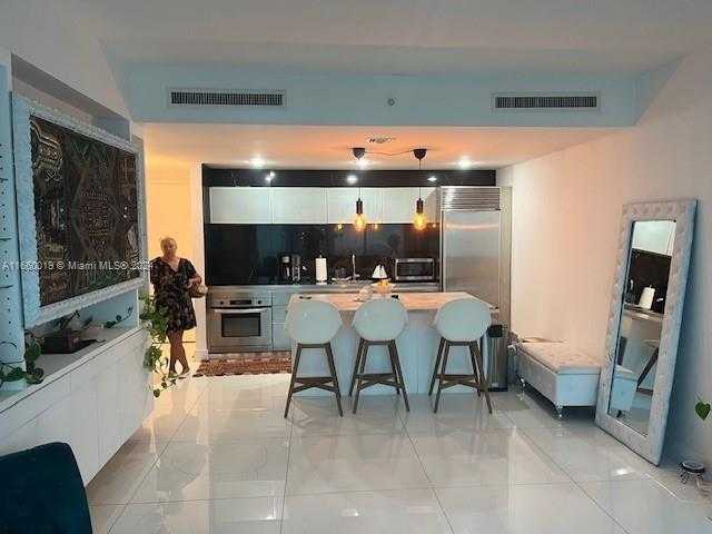 Small Image of 1040 BISCAYNE BLVD #2607, Miami Number 2