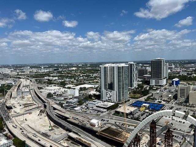 Small Image of 1040 BISCAYNE BLVD #2607, Miami Number 5