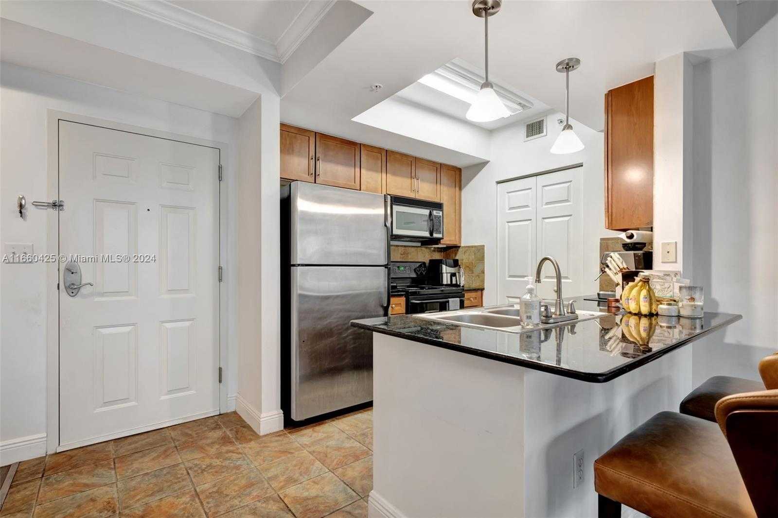 Small Image of 2000 NORTH BAYSHORE DR #303, Miami Number 12