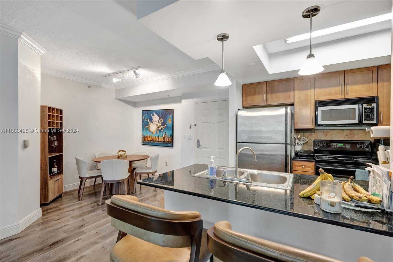 Small Image of 2000 NORTH BAYSHORE DR #303, Miami Number 14