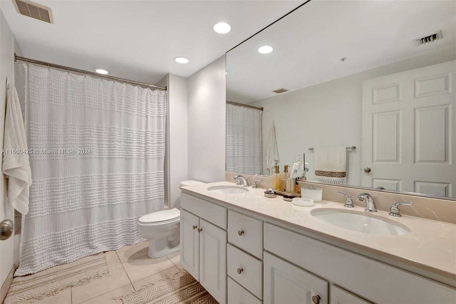 Small Image of 2000 NORTH BAYSHORE DR #303, Miami Number 22