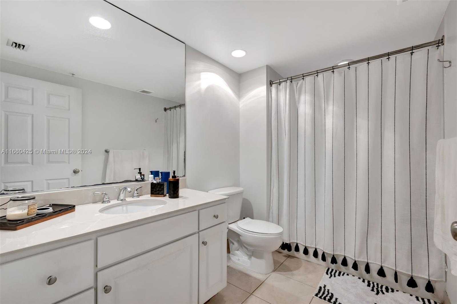 Small Image of 2000 NORTH BAYSHORE DR #303, Miami Number 25