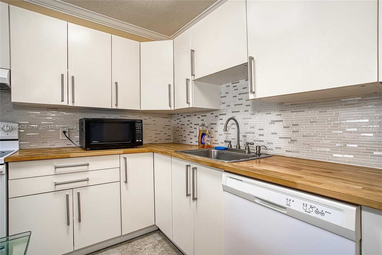 Small Image of 173 ELLESMERE C #173, Deerfield Beach Number 2