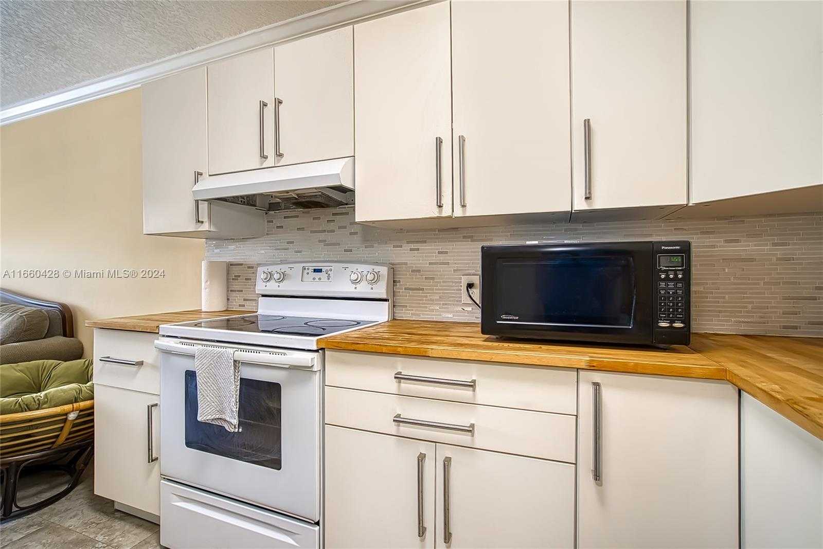 Small Image of 173 ELLESMERE C #173, Deerfield Beach Number 3